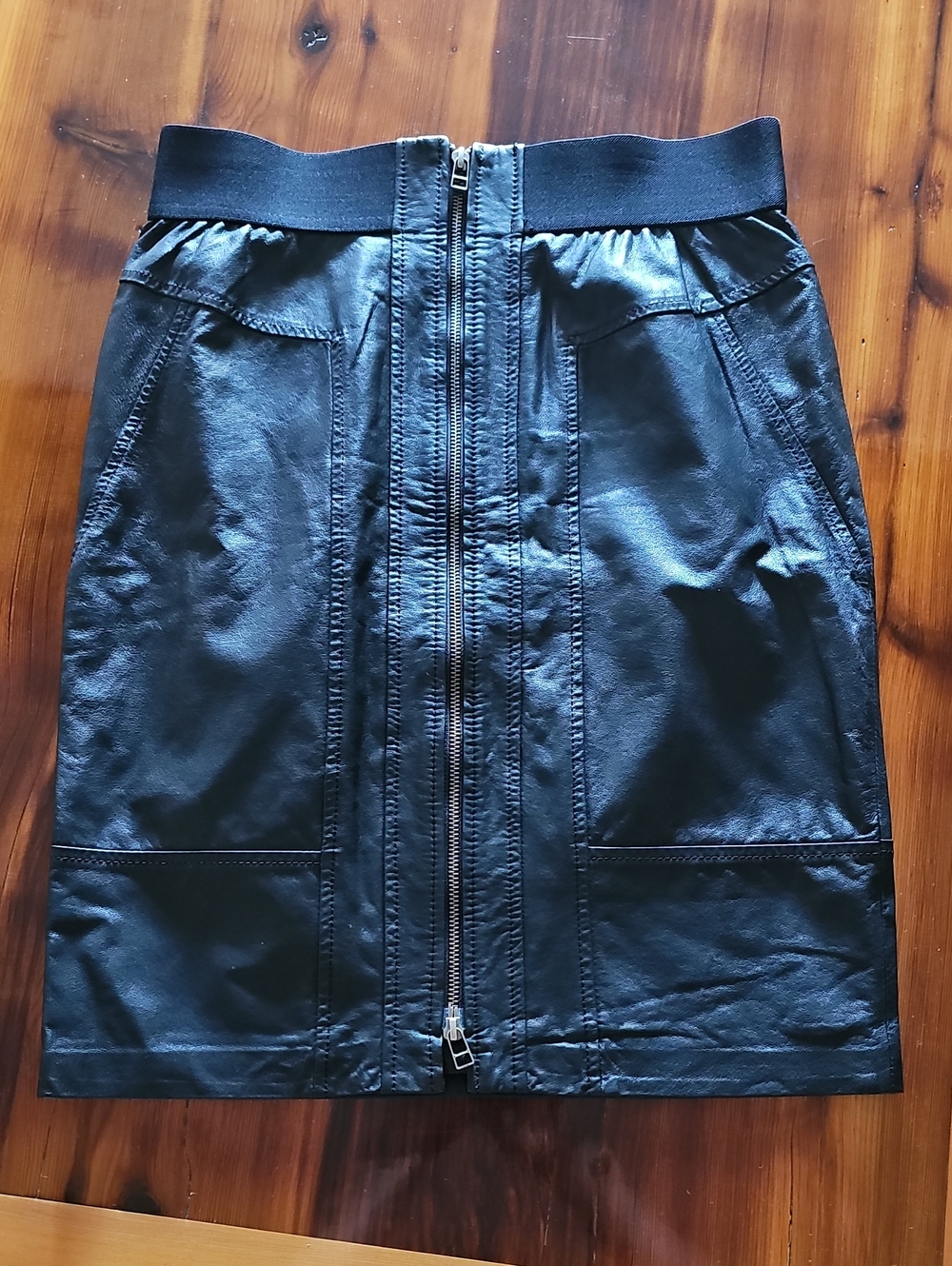 Vintage Danier Genuine Black Leather Front-Zip Mini Skirt – Size 8 (Medium)